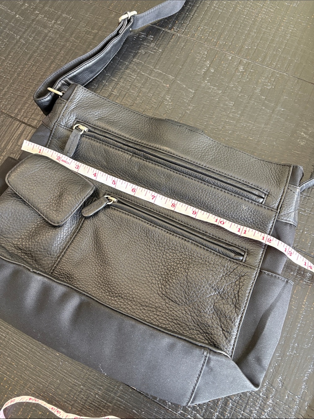 Fossil Black Leather Messenger/Crossbody Bag - Picture 2 of 8